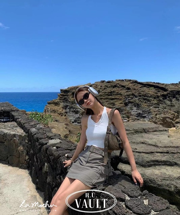 歐美削肩坑條背心